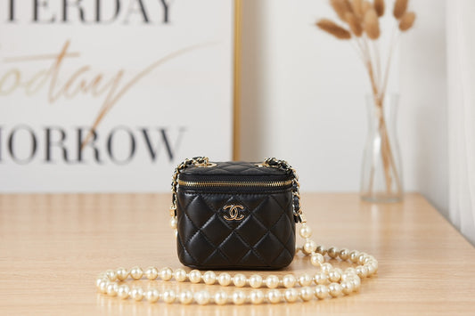 Chanel BOY BAG AP2581