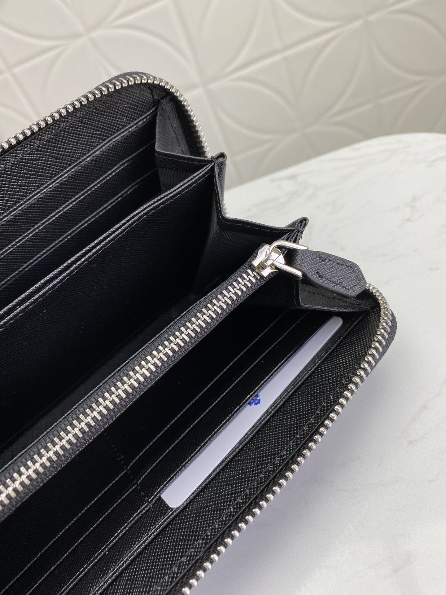 PRADA(プラダ) 財布19x12cm