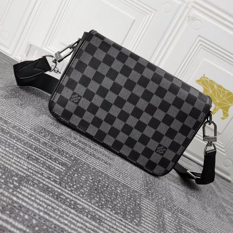LOUIS VUITTON ルイヴィトン メッセンジャーバッグ 23.5X14X5CM