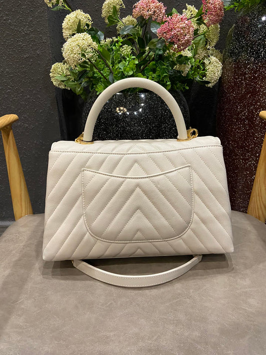 Chanel Cowhide handbag Large 92991