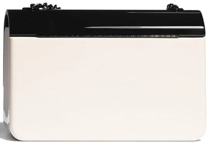 🔥今年のホットトピック! 😍中条あやみが愛用する限定版シャネル2021ミニ黒白アクリルバッグは日本で発売、めったにない購入チャンス！💓