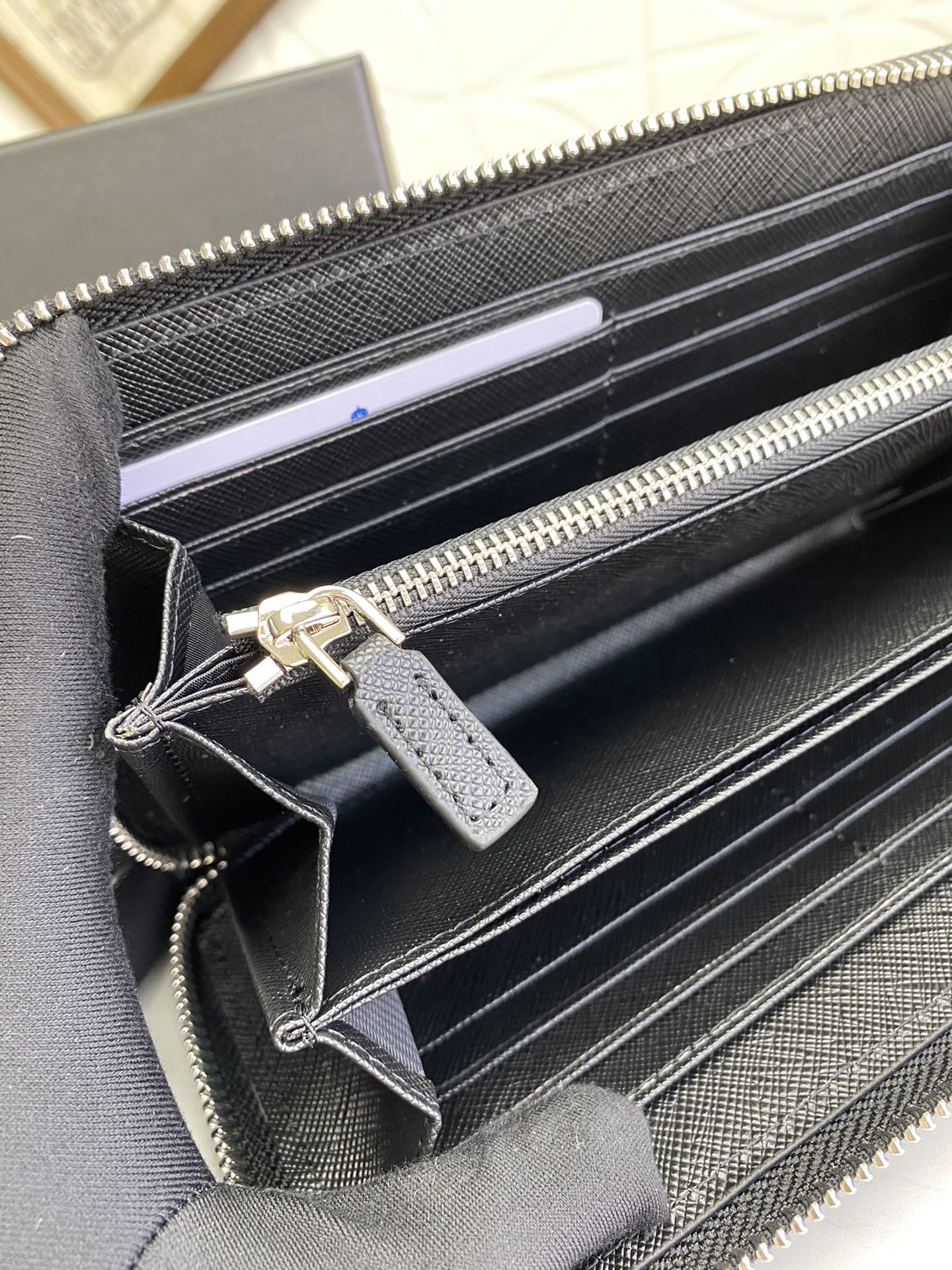 PRADA(プラダ) 財布19x12cm