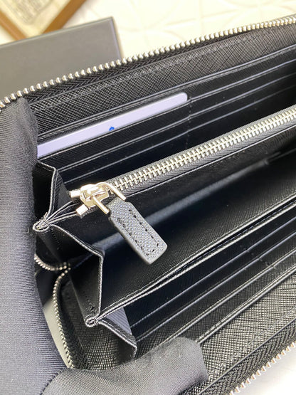 PRADA(プラダ) 財布19x12cm