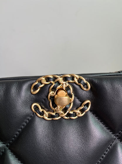 CHANEL 19 SHOPPING BAG 3519