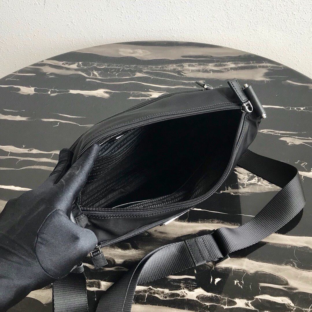 【PRADA 公式 旗艦店】プラダ ショルダーバッグ 当日出荷 好評に付き再入荷！31*23*9CM