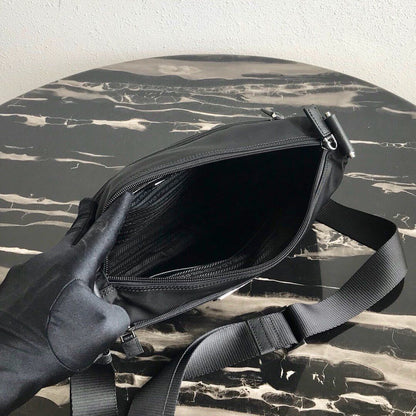 【PRADA 公式 旗艦店】プラダ ショルダーバッグ 当日出荷 好評に付き再入荷！31*23*9CM