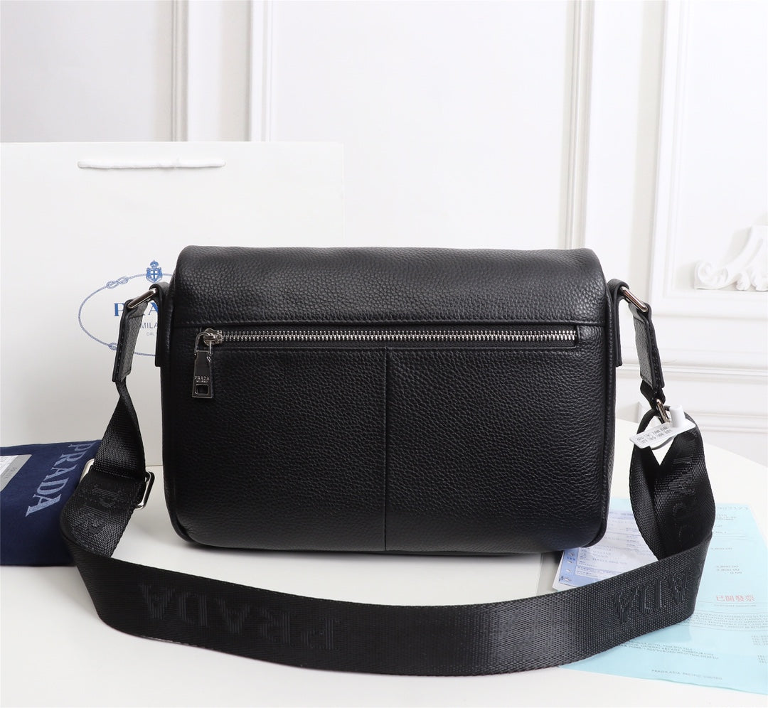 【PRADA 公式 旗艦店】プラダ 斜めがけバッグ 当日出荷 好評に付き再入荷！29*20*8CM