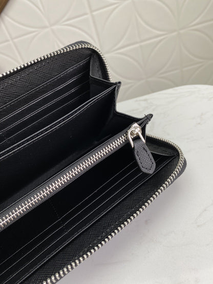 PRADA(プラダ) 財布19x12cm