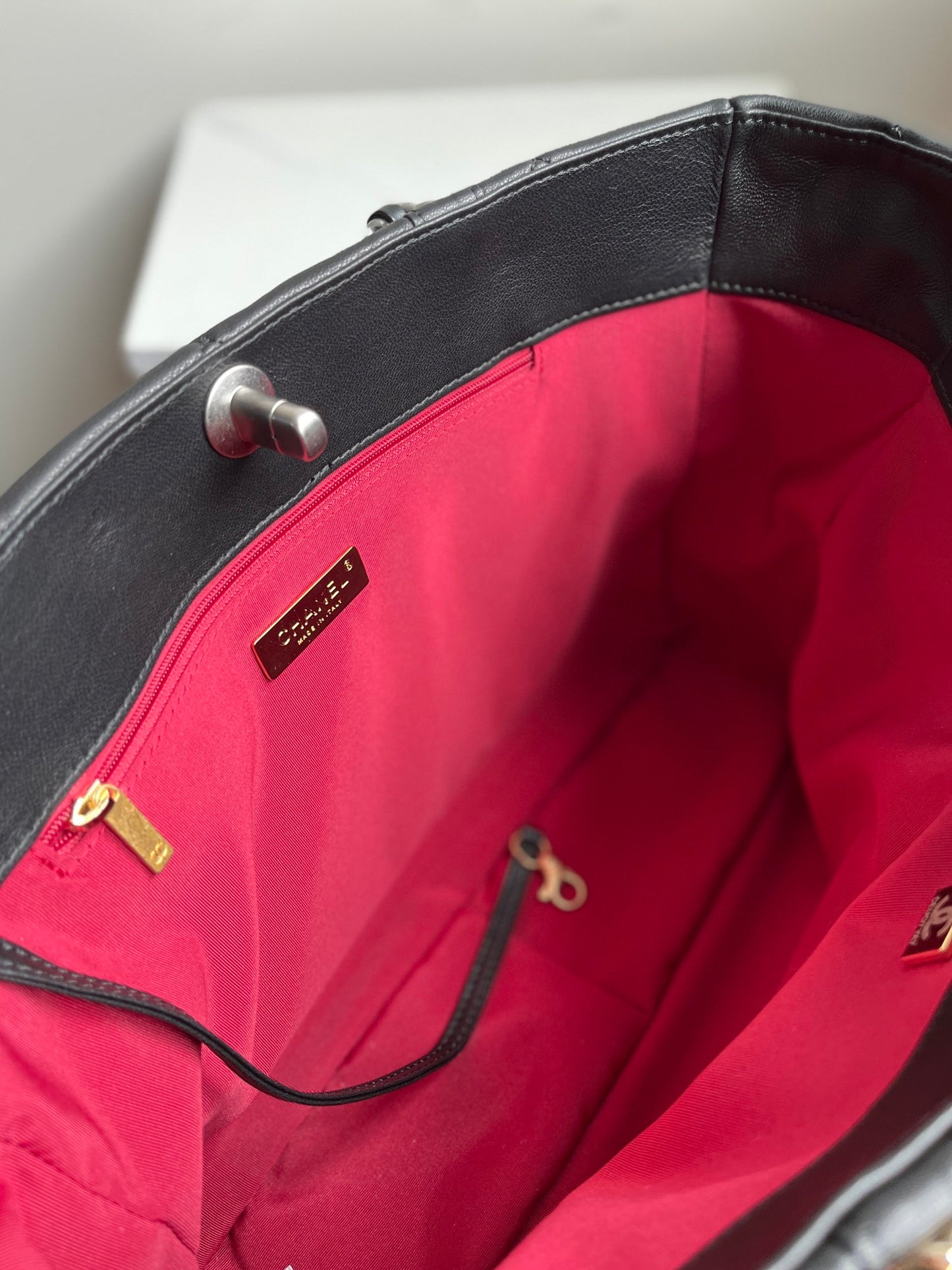 CHANEL 19 SHOPPING BAG 3360