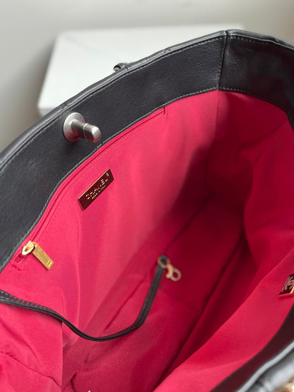 CHANEL 19 SHOPPING BAG 3360