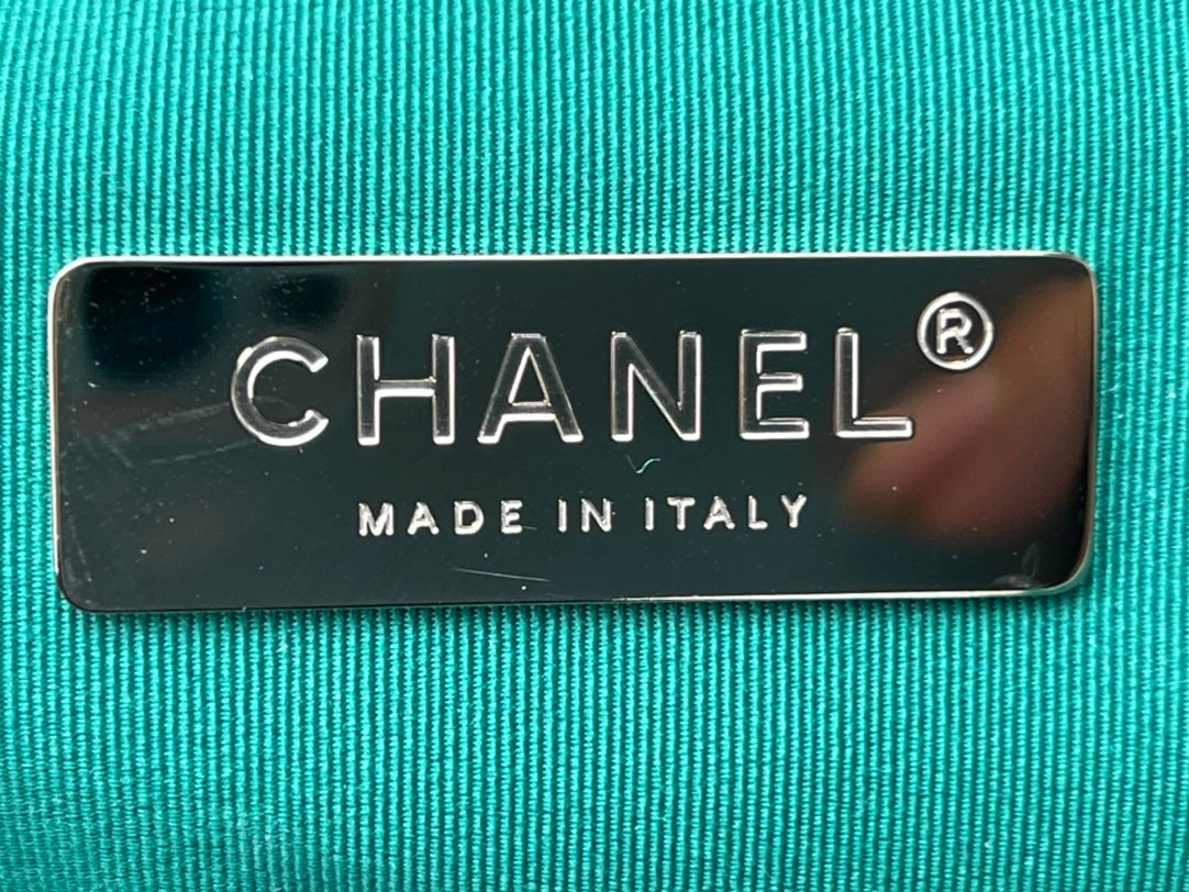 CHANEL 19 HANDBAG AS1161