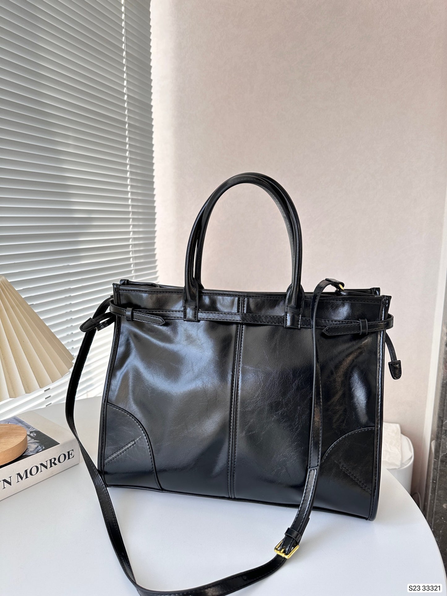 【PRADA 公式旗艦店】 プラダ 斜めがけバッグ当日出荷 好評に付き再入荷38*30CM