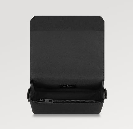 国内即発 LouisVuitton ファストラインウエアラブルウォレット