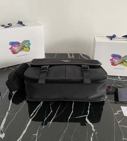 【 PRADA 公式旗艦店】プラダ ショルダーバッグ 当日出荷 好評に付き再入荷！32*24*12CM