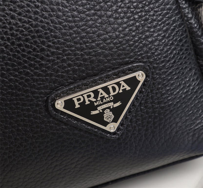 【PRADA 公式 旗艦店】プラダ 斜めがけバッグ 当日出荷 好評に付き再入荷！30*22*10CM