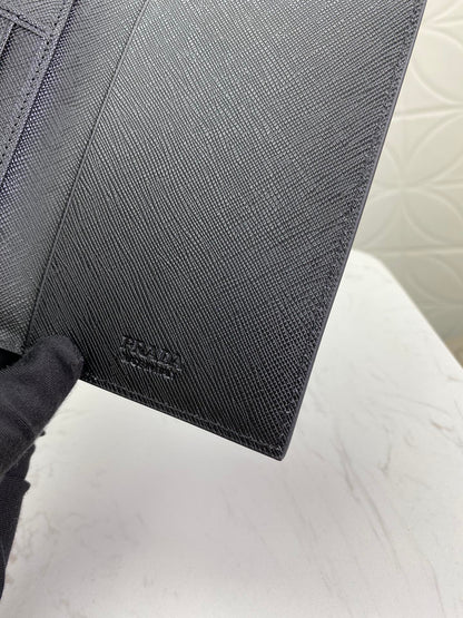 PRADA(プラダ) 財布9.5x14cm