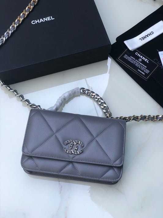 CHANEL 19 WALLET ON CHAIN 0957