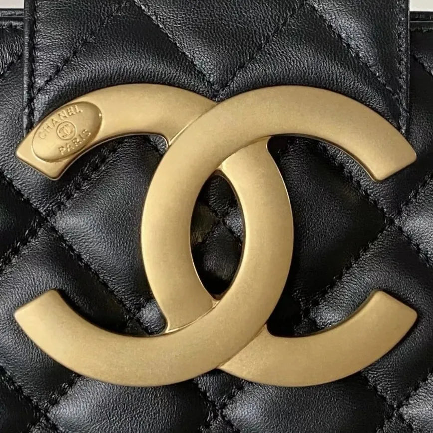 【CCロゴが存在感◎】CHANEL スモールショッピングバッグ 24C
