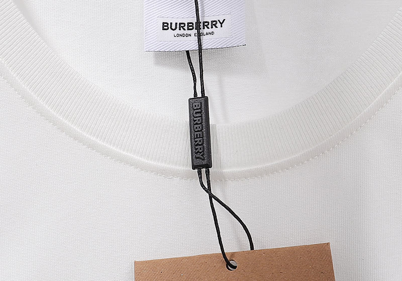 【Burberry】男女兼用、ご好評に付き再入荷！