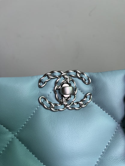 CHANEL 19 SHOPPING BAG 3519