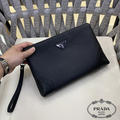 【PRADA 公式旗艦店】プラダ クラッチバッグ当日出荷 好評に付き再入荷！19*29*3CM