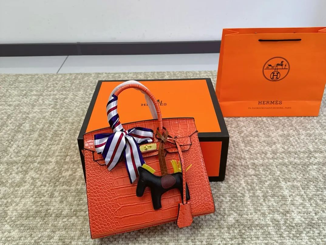 HERMES 高級ワニ革模様 プラチナバッグ