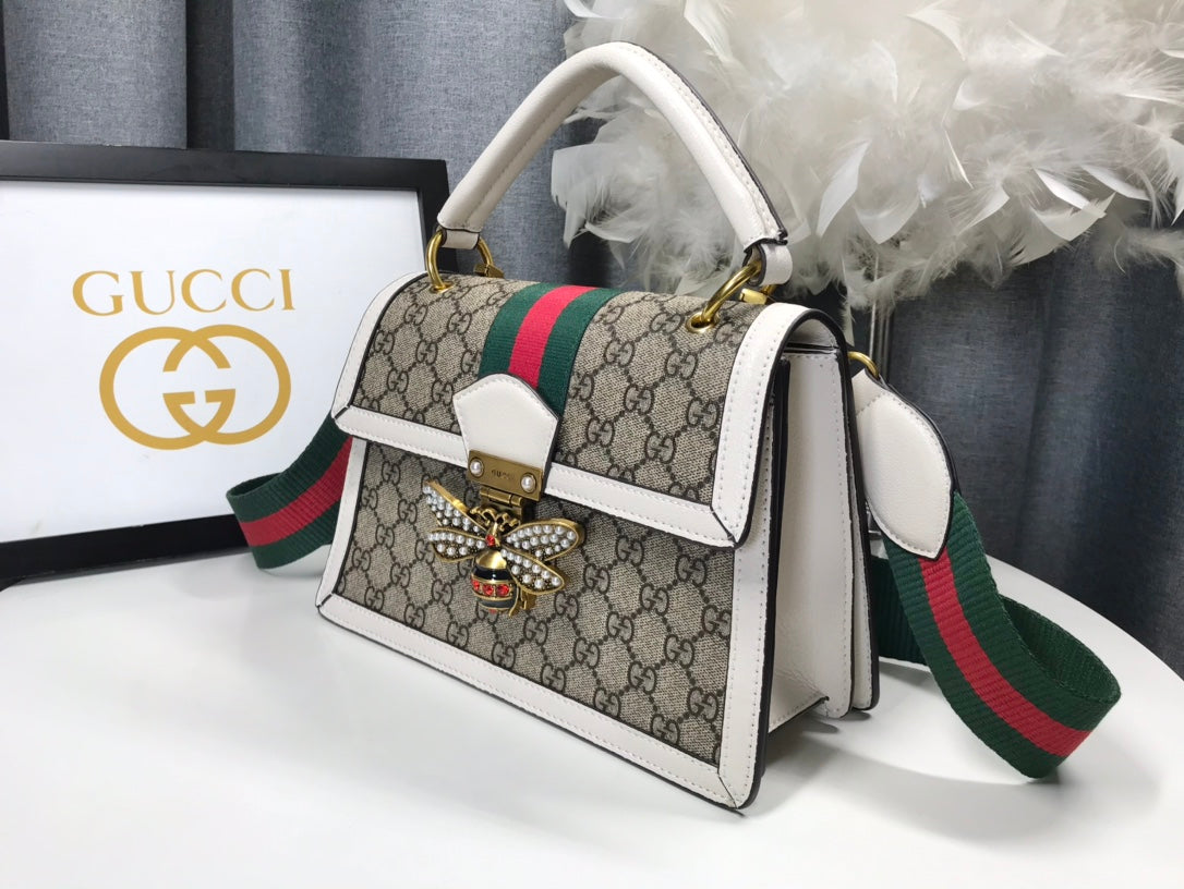Gucci ホワイトビー フラップバッグ