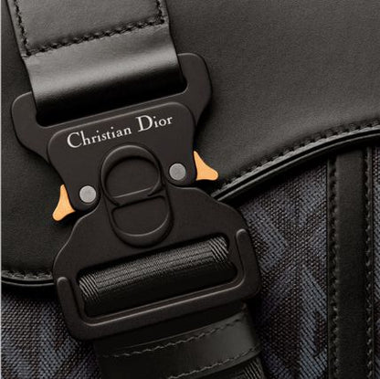 DiorEssentials SADDLE バッグ CD Diamond キャンバス & スムースカーフスキン