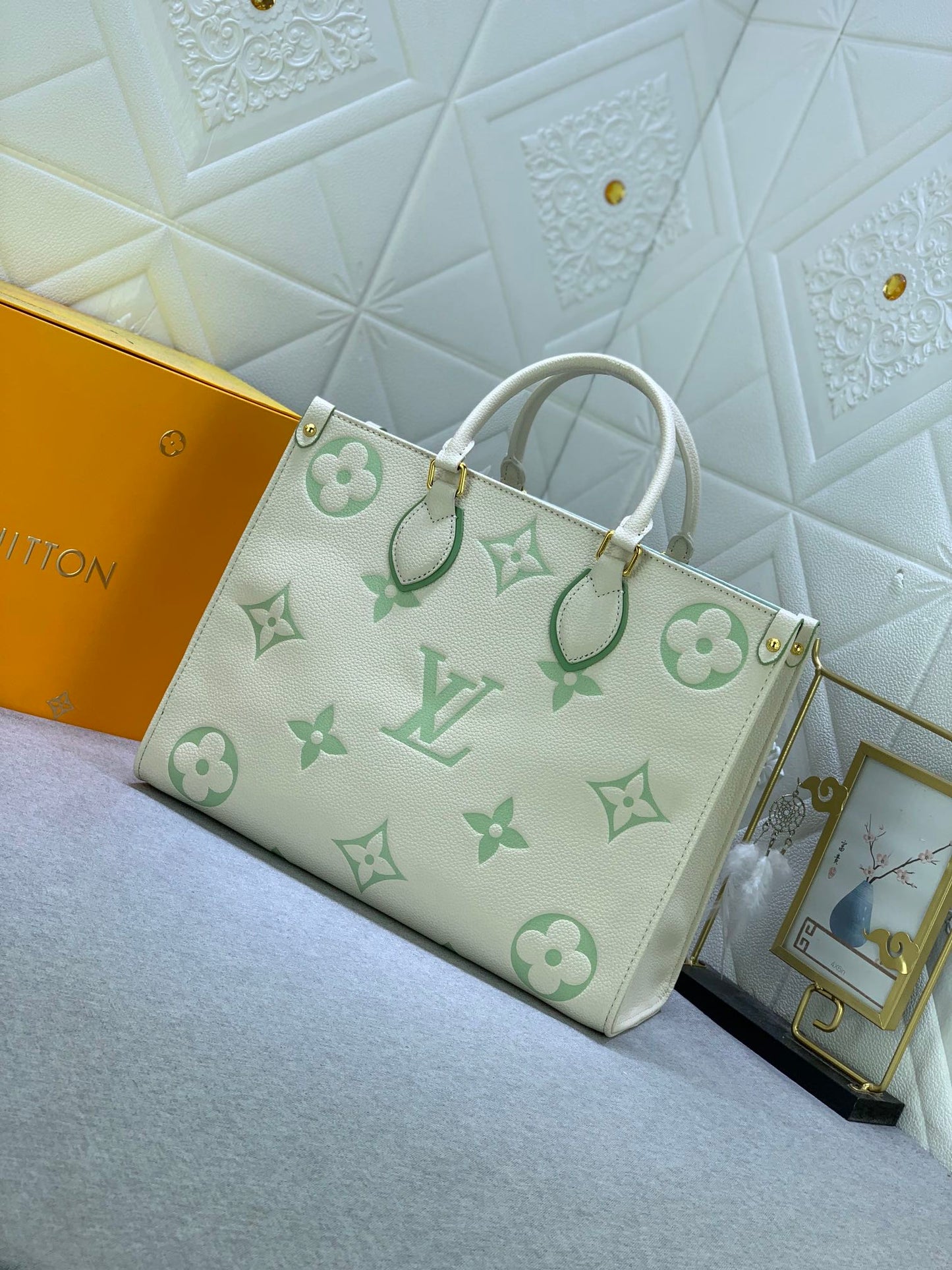 Louis Vuitton(ルイヴィトン) ONTHEGO ミディアム ハンドバッグ