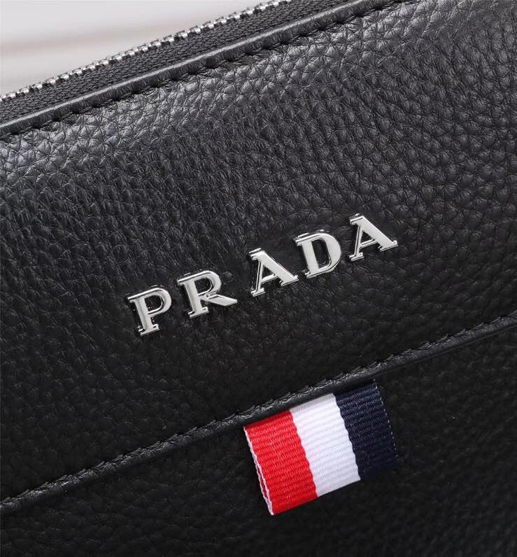 【PRADA 公式旗艦店】プラダ クラッチバッグ 当日出荷 好評に付き再入荷！28*18*3CM