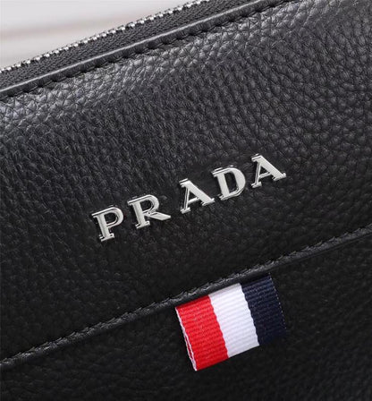 【PRADA 公式旗艦店】プラダ クラッチバッグ 当日出荷 好評に付き再入荷！28*18*3CM