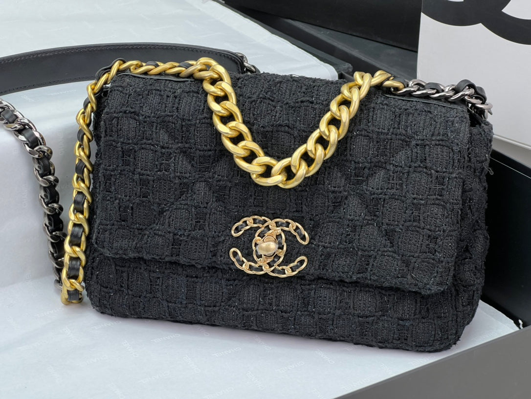 CHANEL 19 HANDBAG AS1161