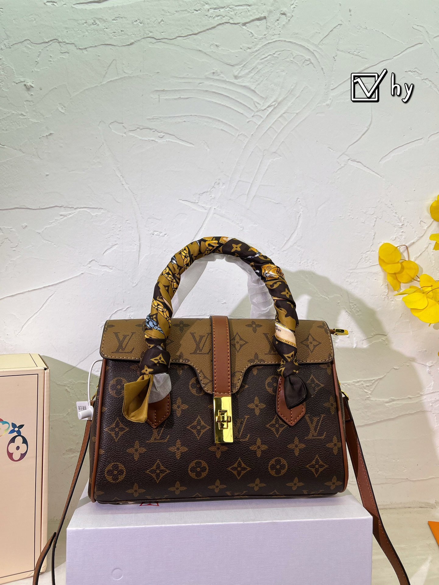 【L&V】クラシッククロスボディトート