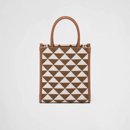 【PRADA】雑誌掲載！藤井夏恋さんが持っている大ヒットのプラダ新作バッグ「シンボル」！