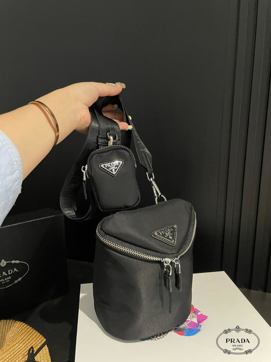 【PRADA 公式 旗艦店】プラダ 斜めがけバッグ 当日出荷 好評に付き再入荷！20*16CM 240719