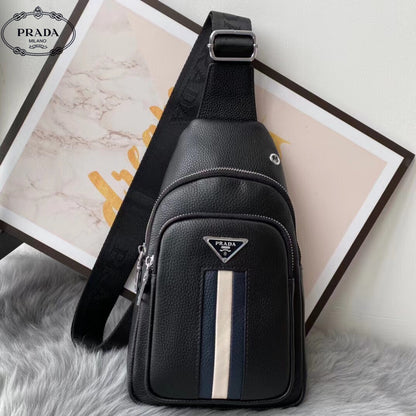 【PRADA 公式 旗艦店】プラダ 胸ポケット当日出荷 好評に付き再入荷！32*18*6CM