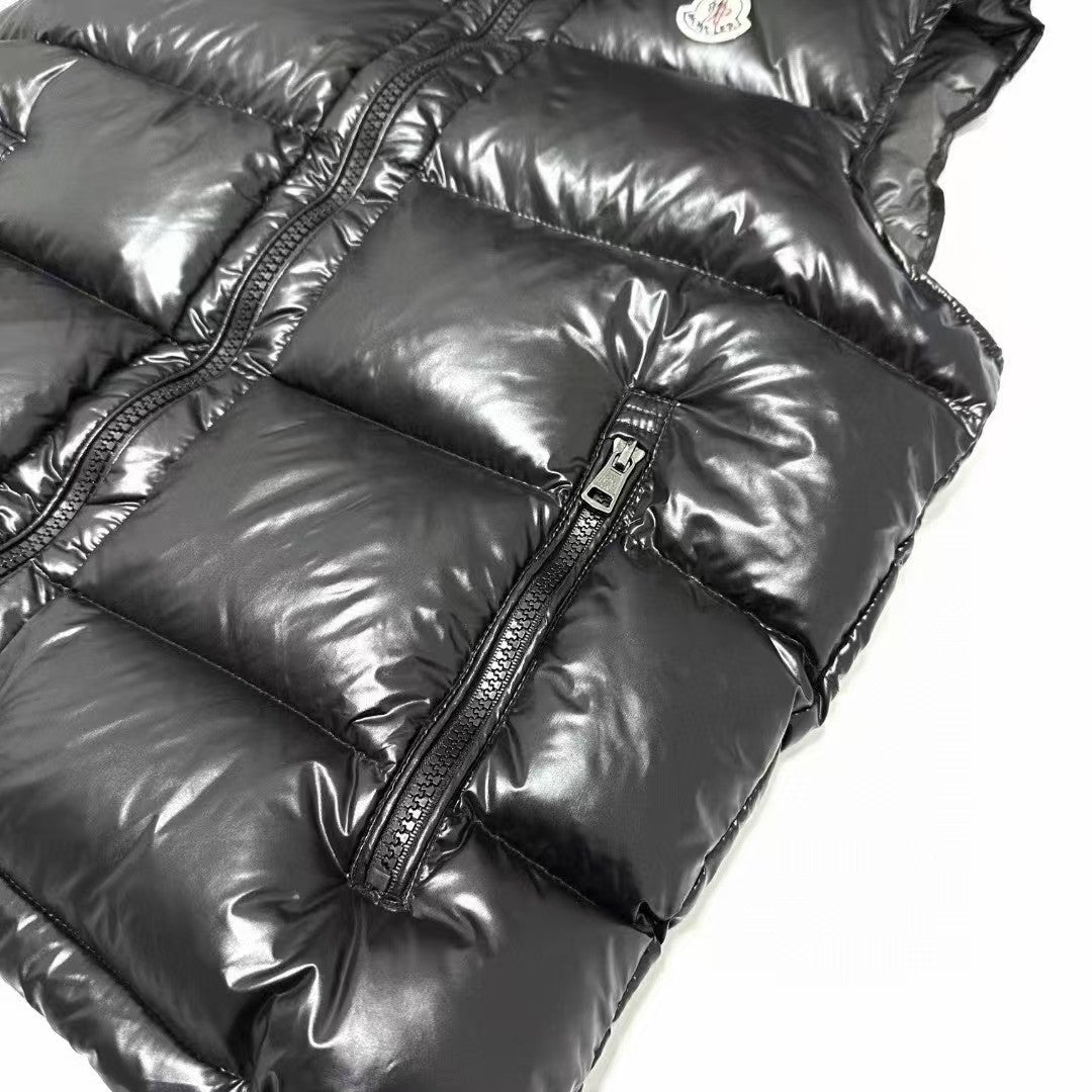 【MONCLER旗艦店】（モンクレール）ダウンベスト ご好評に付き再入荷！！