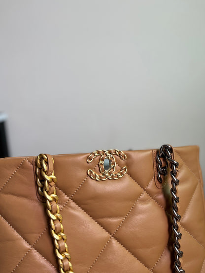 CHANEL 19 SHOPPING BAG 3519