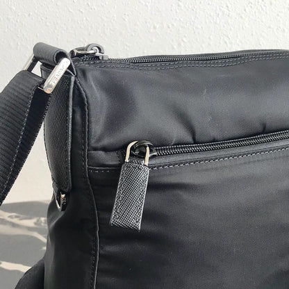 【PRADA 公式 旗艦店】プラダ ショルダーバッグ 当日出荷 好評に付き再入荷！31*23*9CM