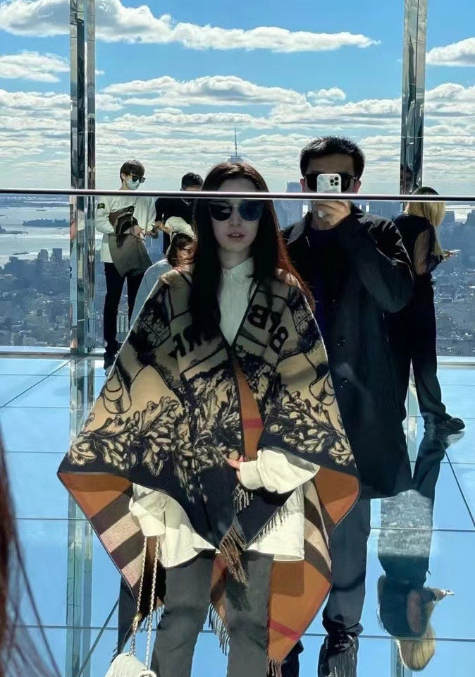 【BURBERRY バーバリー 】バーバリー最新作ナイトウォーホース両面ジャガードショールケープ‼ ️定番中の定番