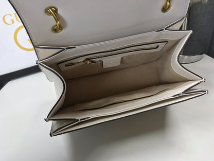 Gucci ホワイトビー フラップバッグ