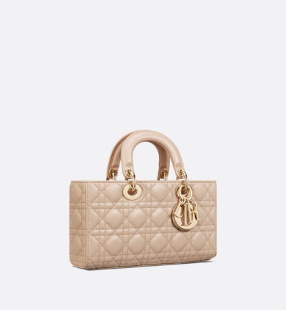 スターと同じバッグが欲しい？佐藤晴美さん、富岡佳子さん愛用している同項 のLADY D-JOY ミディアムバッグ！雑誌掲載で大人気！