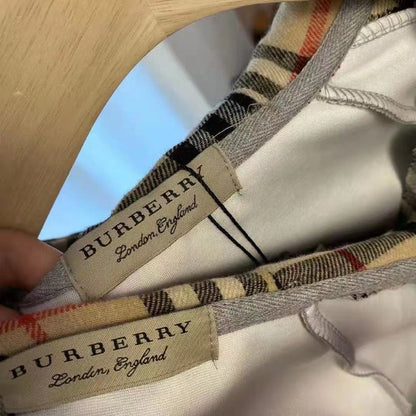 【BURBERRY】男女兼用、ご好評に付き再入荷！