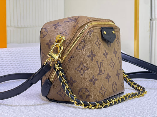 Louis Vuitton 春夏コレクションの Just In Case ハンドバッグ