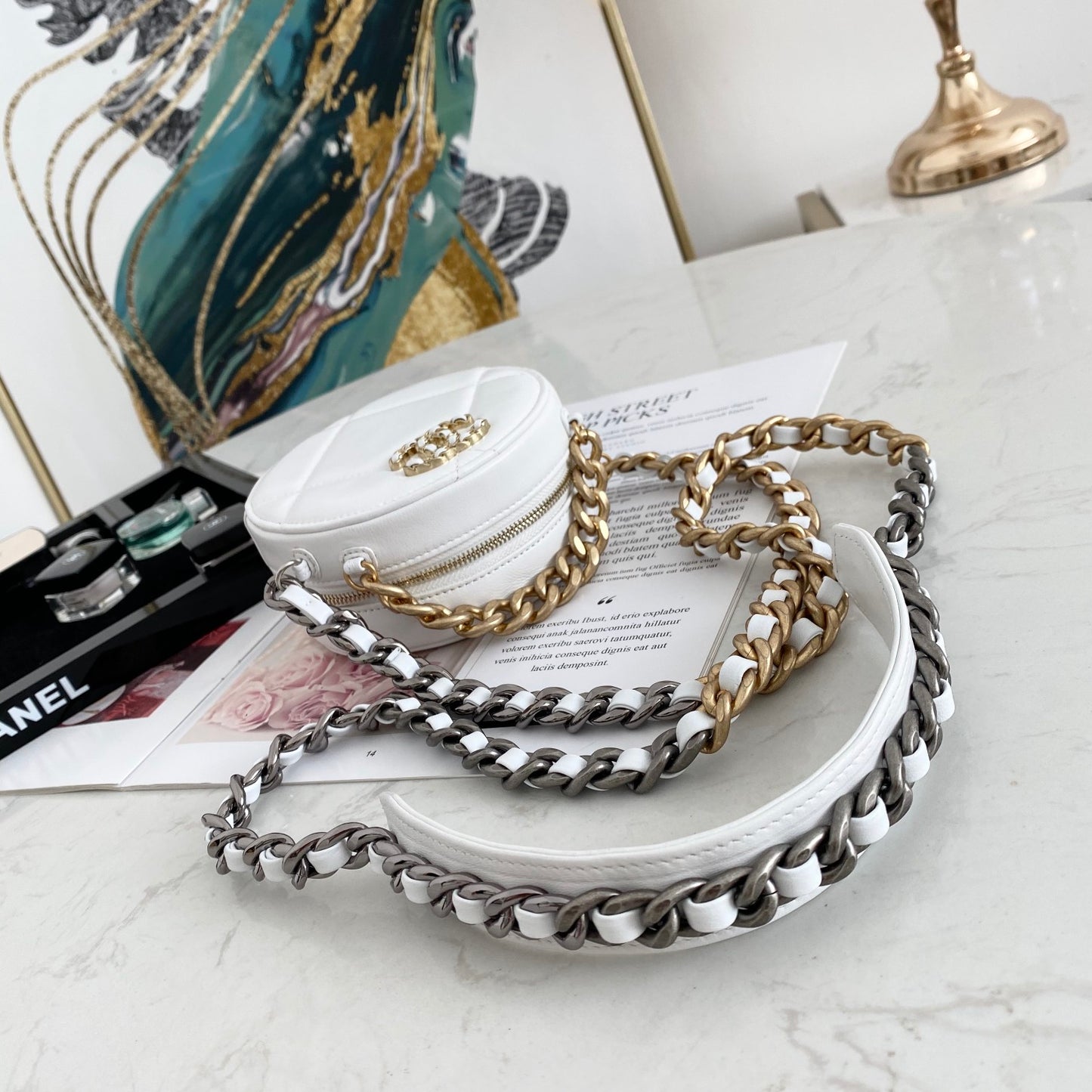 CHANEL 19 CLUTCH WITH CHAIN 0945