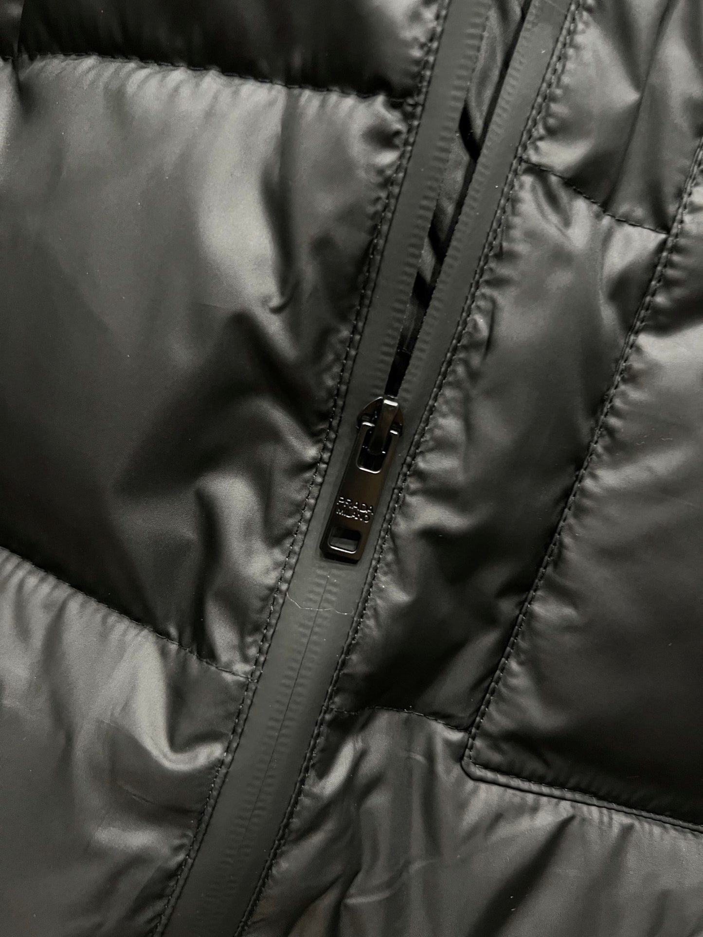 【PRADA旗艦店】ダウンジャケット、ご好評に付き再入荷！