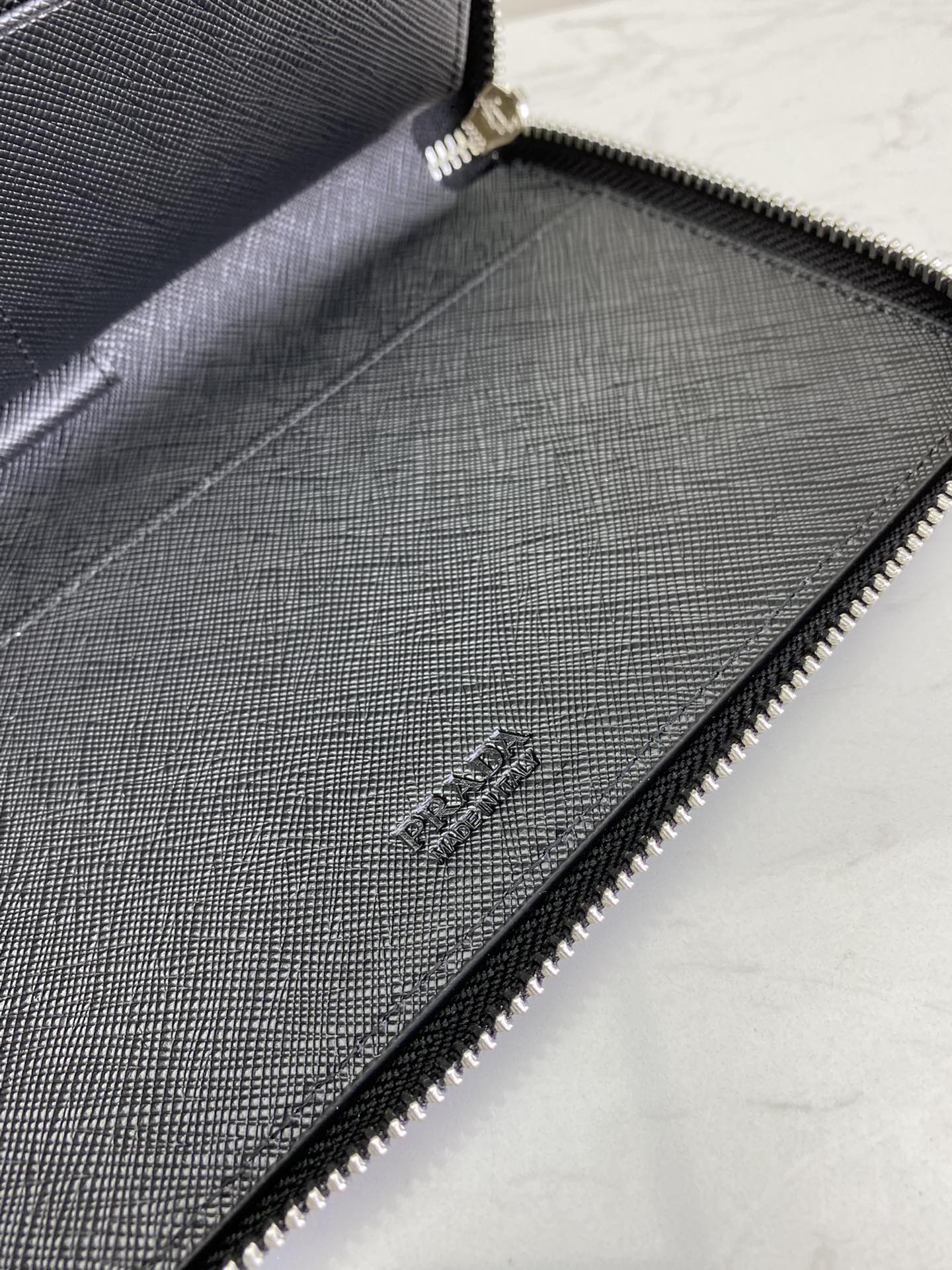 PRADA(プラダ) 財布 21x12cm