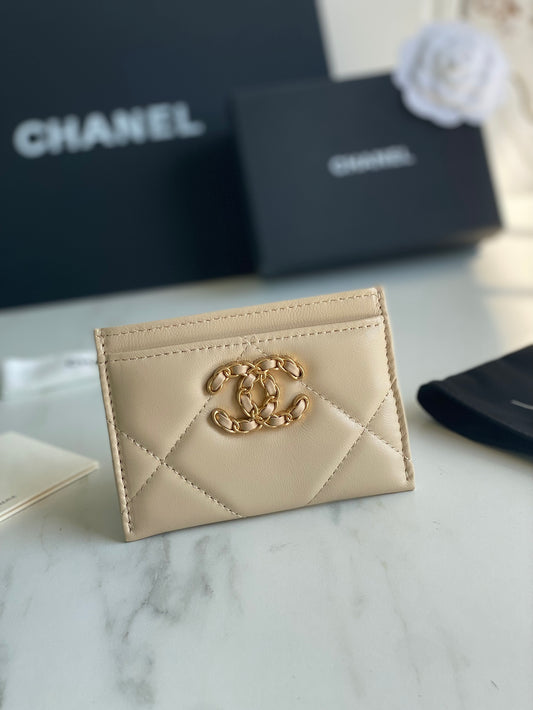 CHANEL 19 CARD HOLDER AP1167
