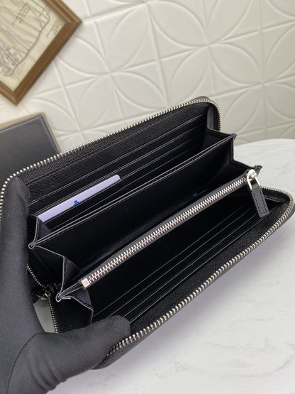 PRADA(プラダ) 財布19x12cm