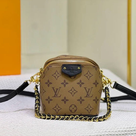 Louis Vuitton 春夏コレクションの Just In Case ハンドバッグ